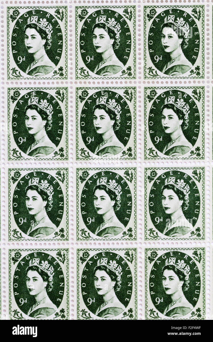 Foglio di anni cinquanta la British Royal Mail 9d green francobolli dal Wildings problema definitivo con il ritratto della regina Elisabetta II. Foto Stock