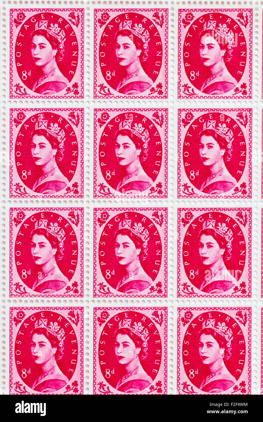 Foglio di anni cinquanta la British Royal Mail 8d rosa magenta francobolli dal Wildings problema definitivo con il ritratto della regina Elisabetta II. Foto Stock