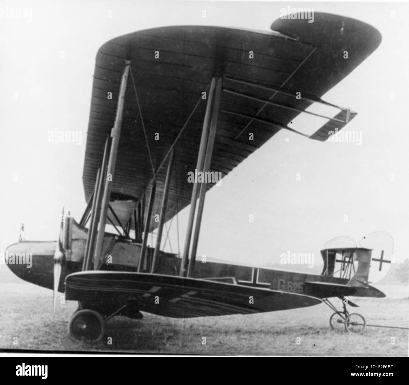 Questa immagine della Collezione Ray Wagner offre uno scorcio raro sullo sviluppo dell'aviazione militare, mostrando momenti chiave nella storia e nel design degli aerei. Foto Stock