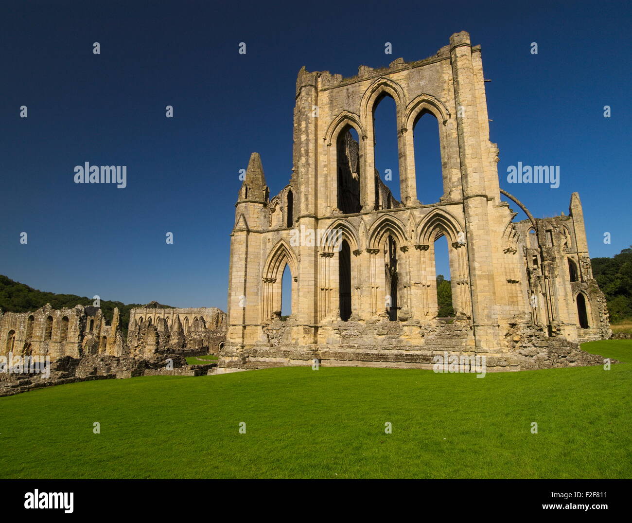 Le rovine gotiche di Rievaulx Abbey in Ryedale, North Yorkshire Foto Stock