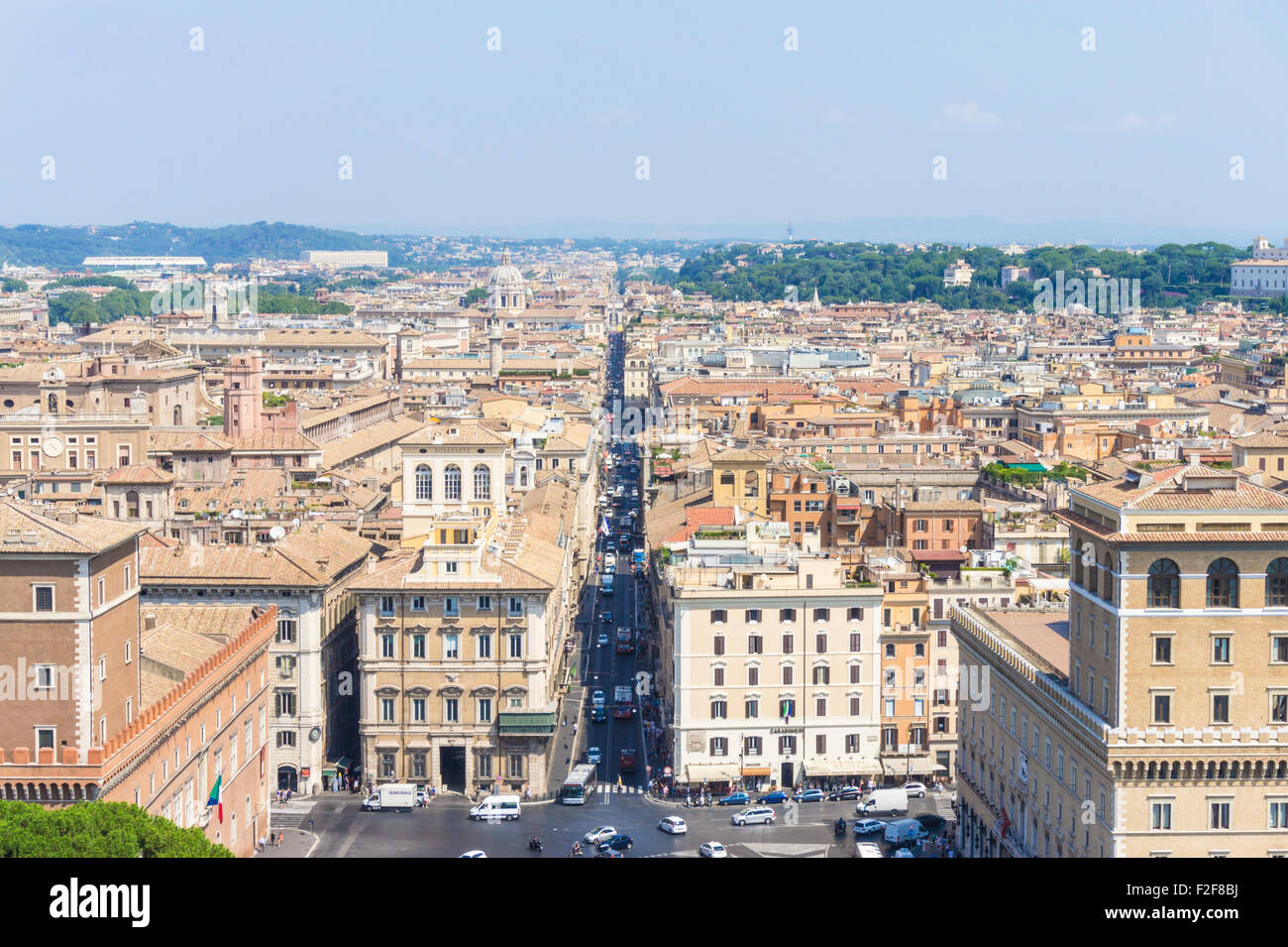 Vista del panorama di Roma dalla terrazza sul tetto del Vittorio Emanuele II monumento Piazza Venezia Roma Roma Lazio Italia Europa UE Foto Stock