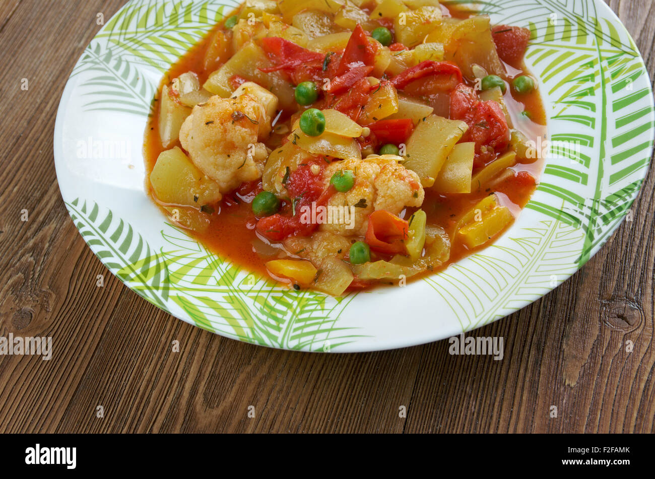Ghiveci - stufato di verdure cotte o insalata di verdure. Foto Stock