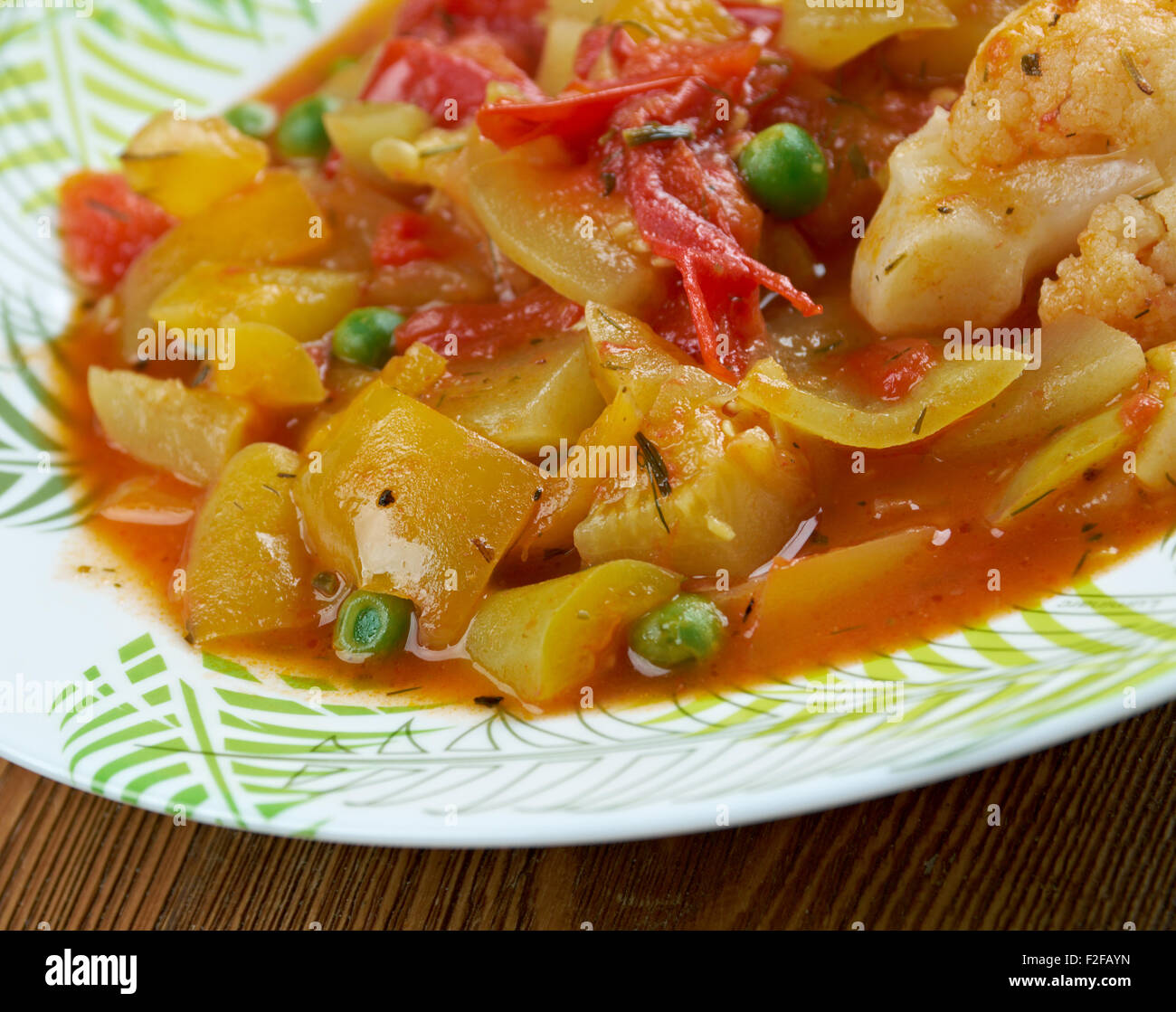 Ghiveci - stufato di verdure cotte o insalata di verdure. Foto Stock