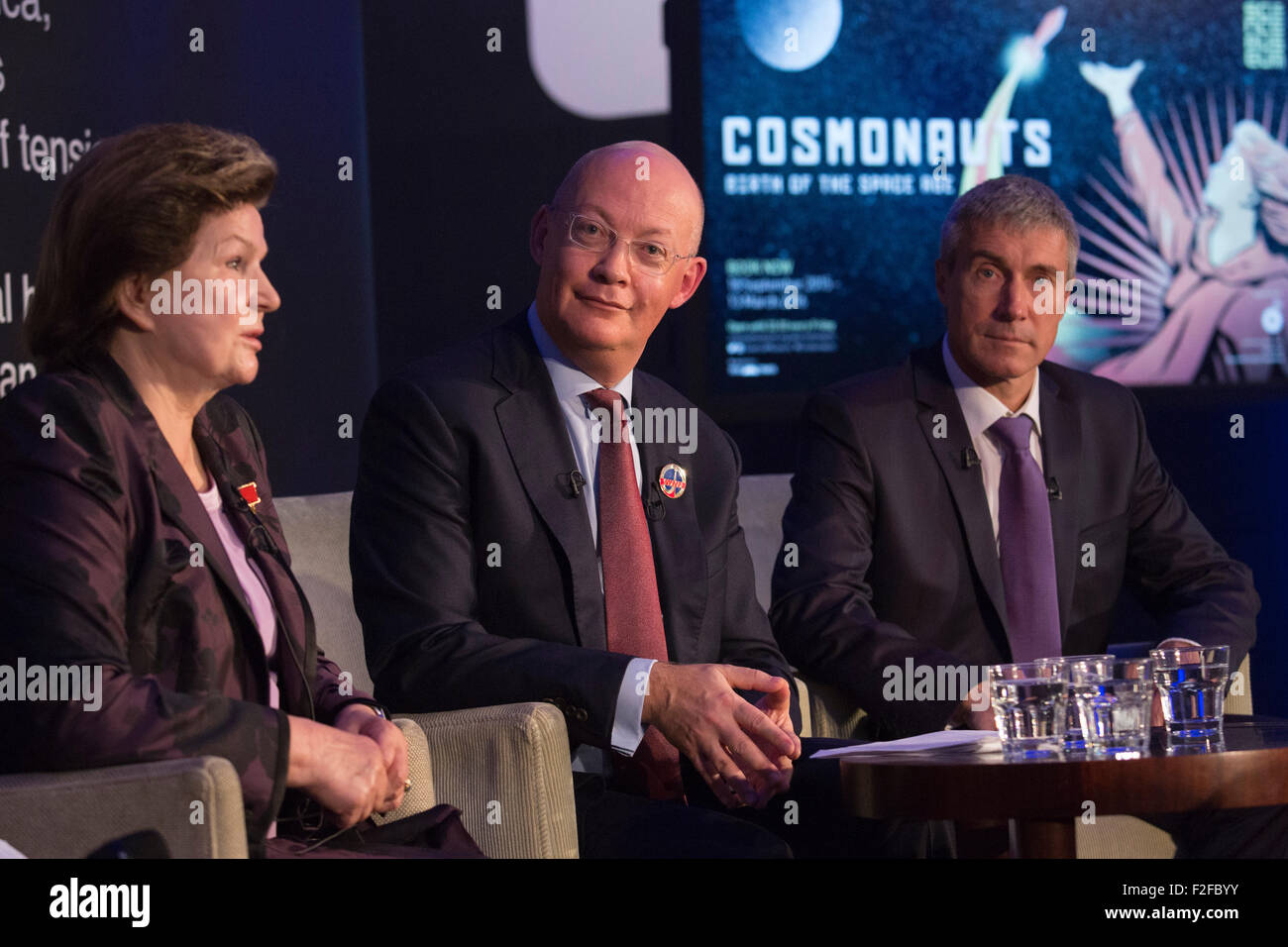 Londra, Regno Unito. 17/09/2015. L-R: Valentina Tereshkova, Ian Blatchford, Direttore del Museo della Scienza e Sergei Krikalev. La mostra i cosmonauti - La nascita della Space Age apre presso il Museo della Scienza del 18 settembre 2015 e durerà fino al 13 marzo 2016. Foto Stock