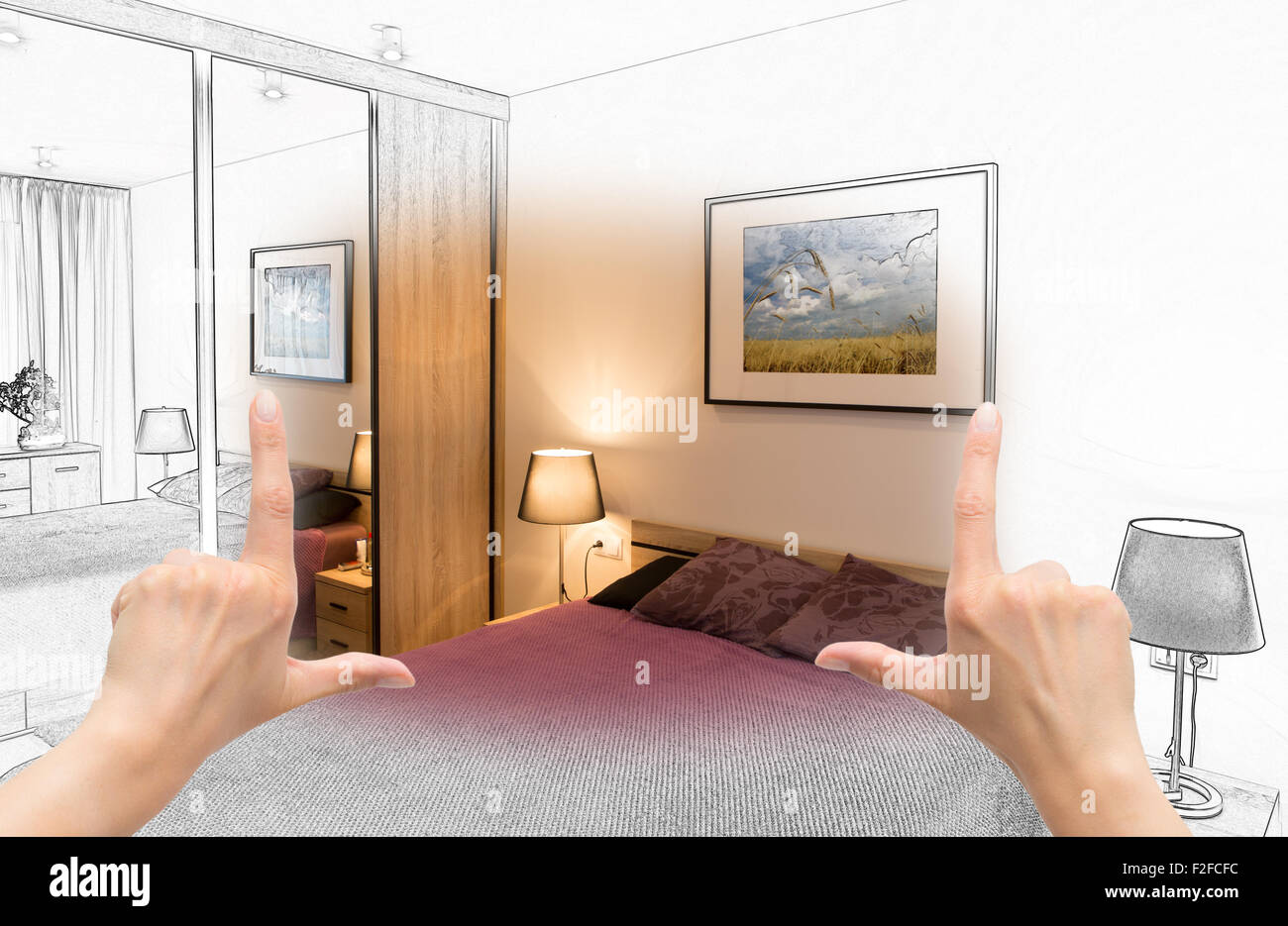 Mani femminili il framing custom design della camera da letto. Combinazione di disegno e foto. Foto Stock