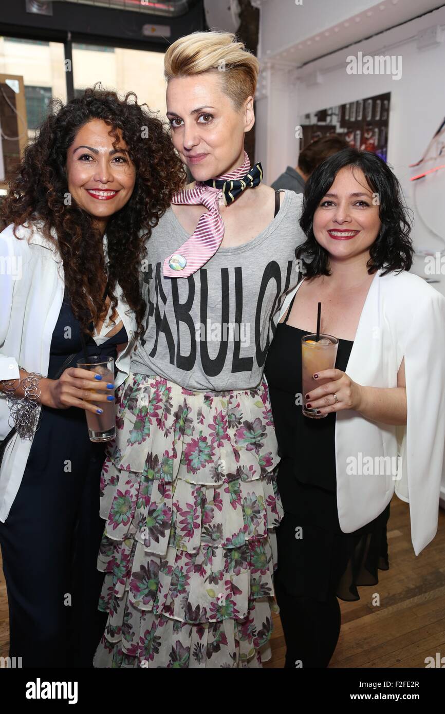 Gli ospiti frequentano mostra collettiva "Luci della Citta' a Londra del più recente galleria d'arte e membri lounge, luci di Soho. Dotato di: Carolina Davila, Lula Criado, Guest dove: Londra, Regno Unito quando: 16 Lug 2015 Foto Stock