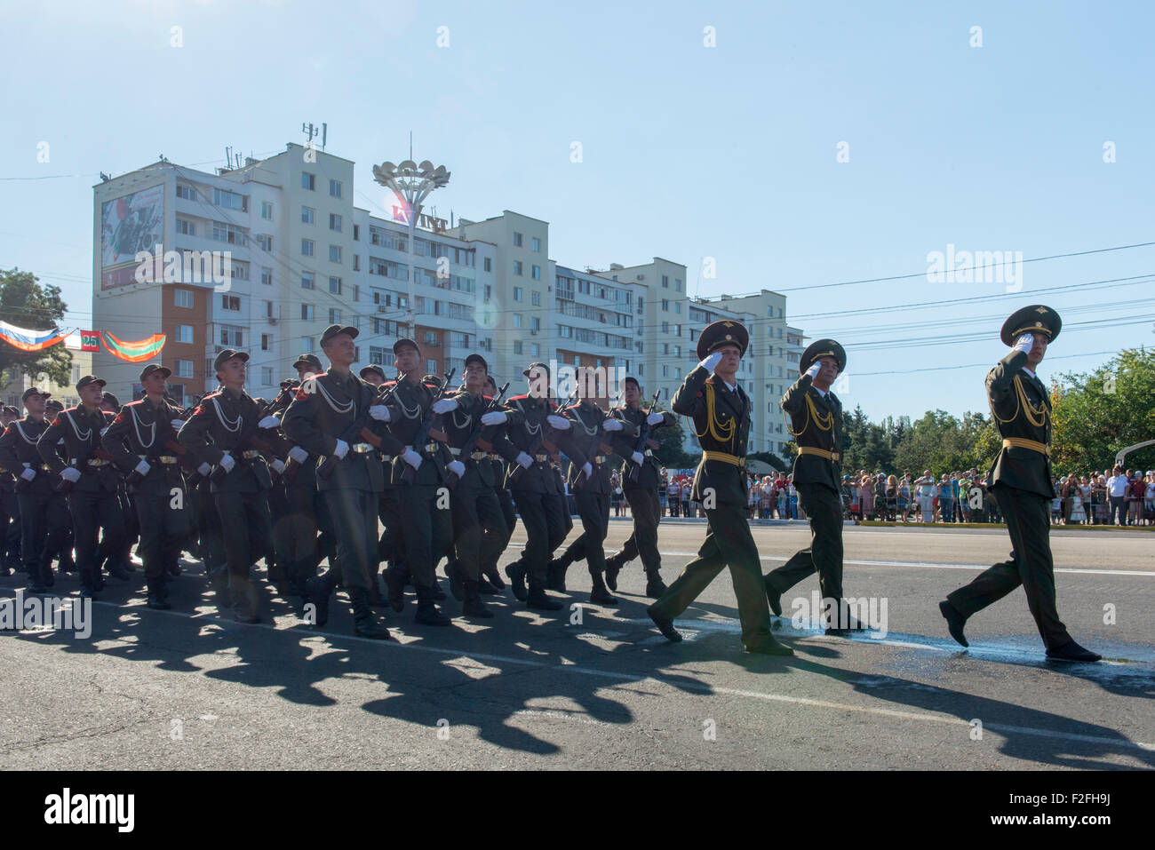 Soldati in passerella - XXV anniversario della Pridnestrovian Repubblica Moldava PMR, Transnistria URSS sovietica Moldavia Foto Stock