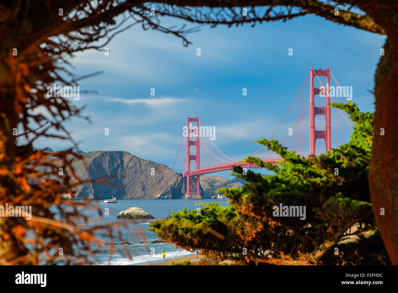 Golden Gate Bridge su una baia, la baia di San Francisco, San Francisco, California, Stati Uniti d'America Foto Stock