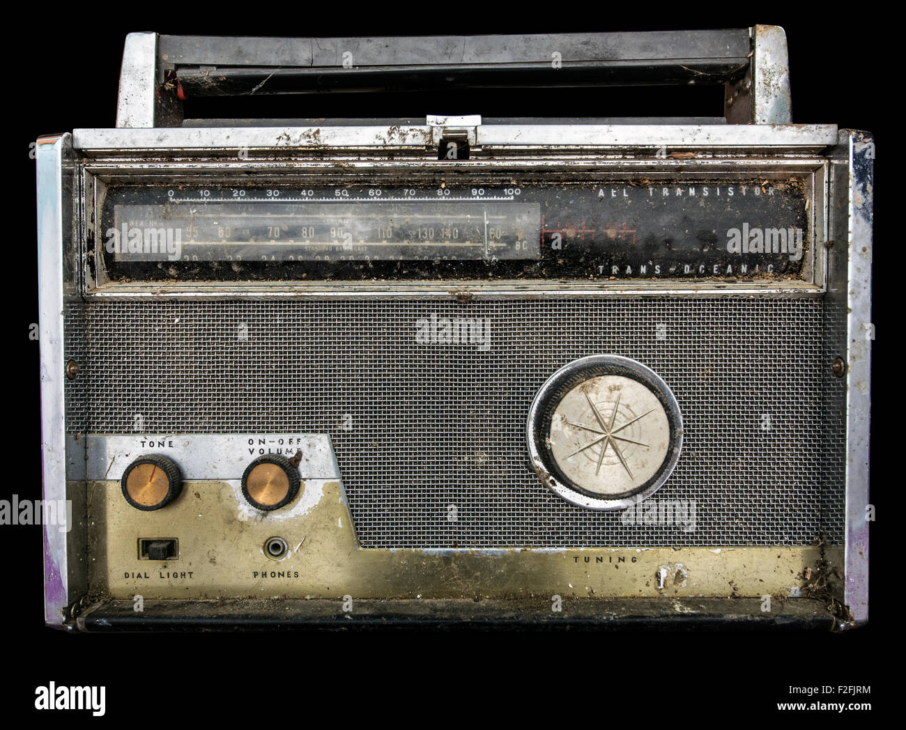 Ancora vita Close Up di vecchio stile vintage Radio in Studio scuro con  sfondo nero Foto stock - Alamy