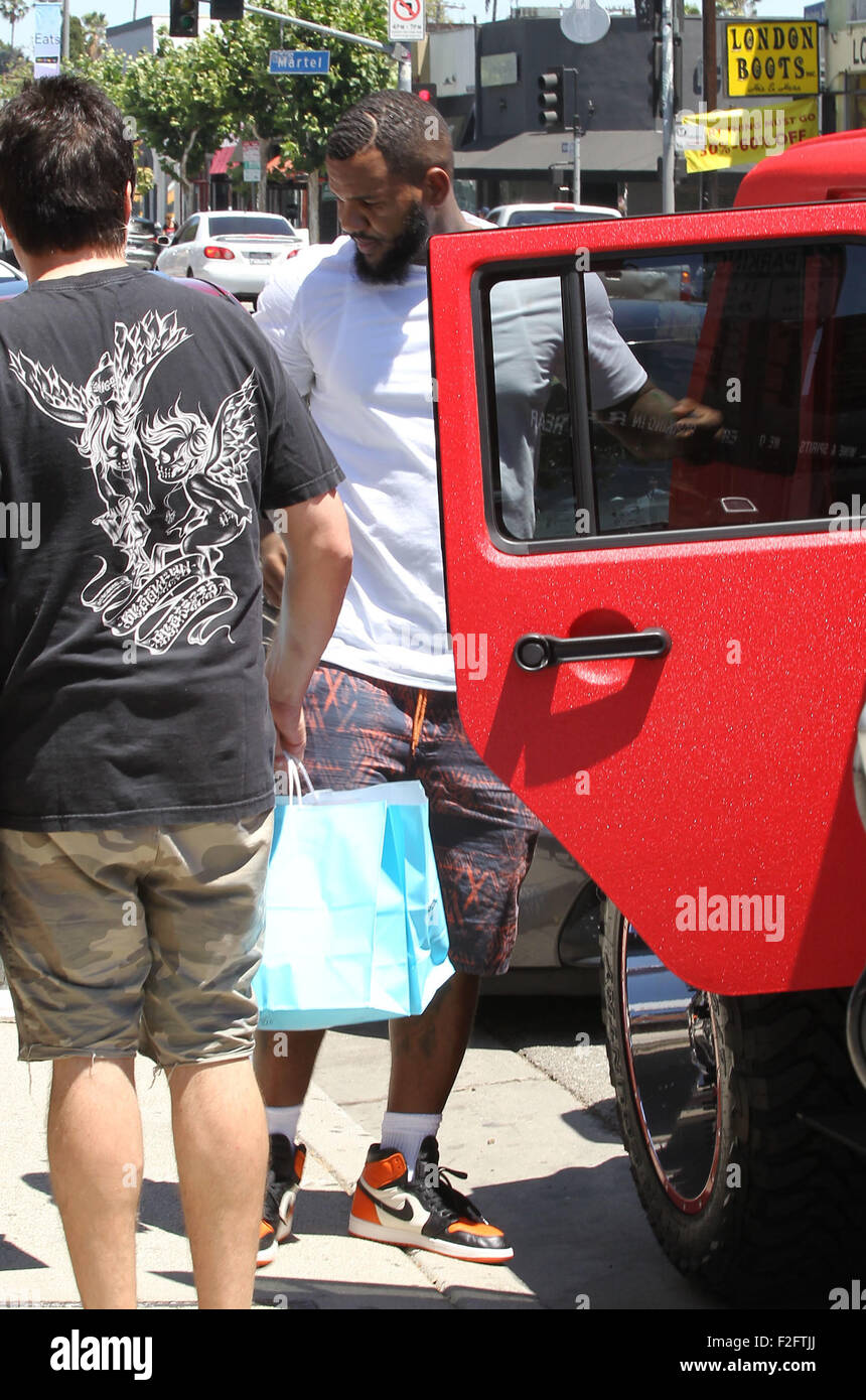 Il rapper il gioco continua lo shopping al Brooklyn Progetti sulla Melrose,  Los Angeles, in un colore rosso brillante Jeep. Dotato di: Il Gioco,  Jayceon Terrell Taylor dove: Los Angeles, California, Stati