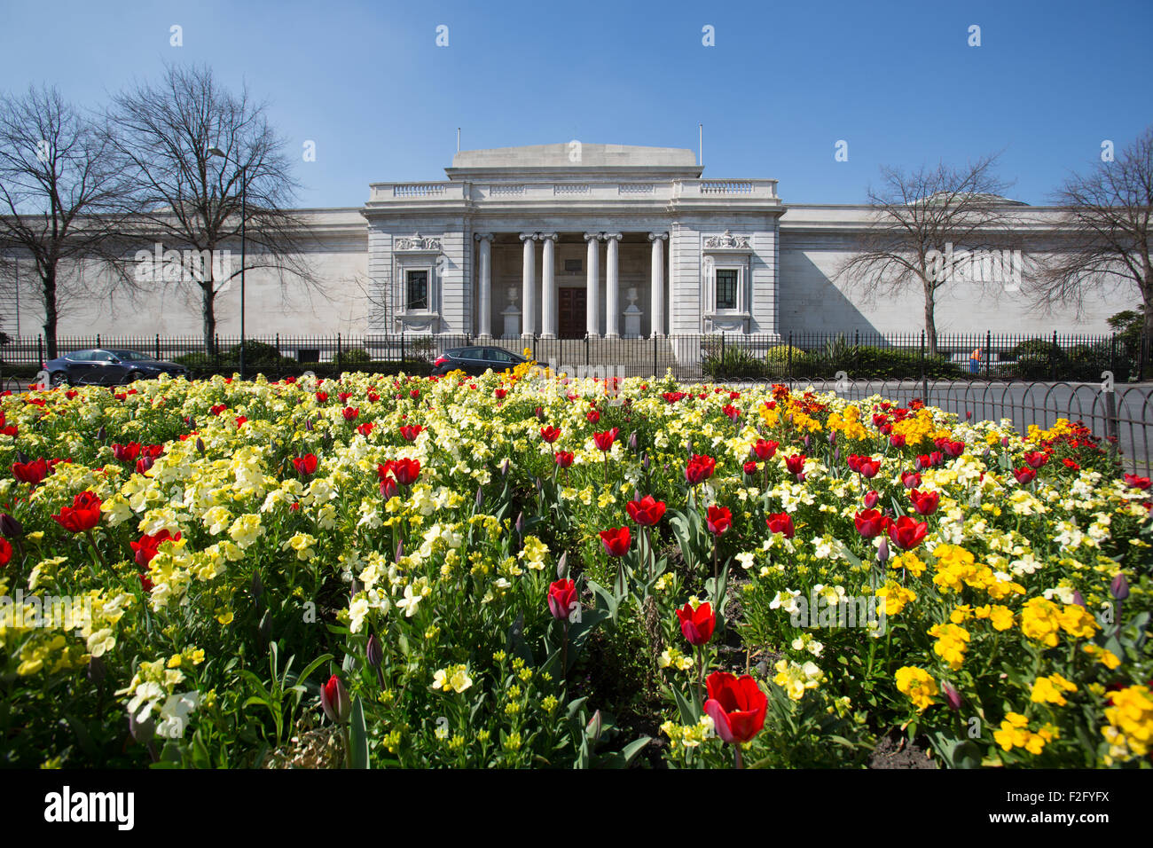 Villaggio di Port Sunlight, Inghilterra. molla pittoresca vista della facciata est del Lady Lever Art Gallery. Foto Stock
