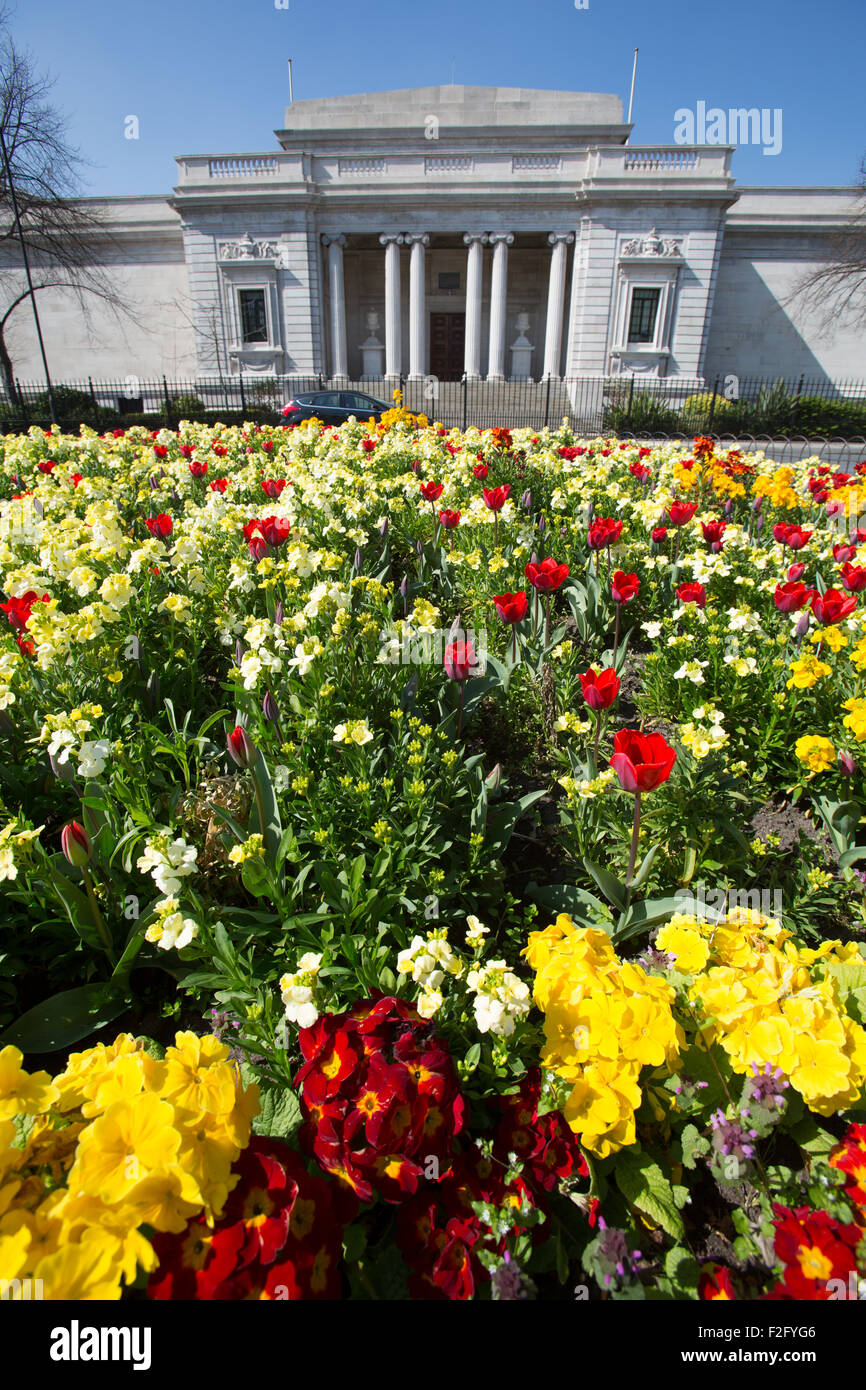 Villaggio di Port Sunlight, Inghilterra. molla pittoresca vista della facciata est del Lady Lever Art Gallery. Foto Stock