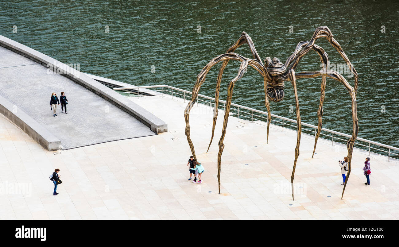 "Maman" - bronzo, marmo e acciaio inossidabile spider scultura di Louise Bourgeois, Bilbao, Biscaglia, Spagna Foto Stock