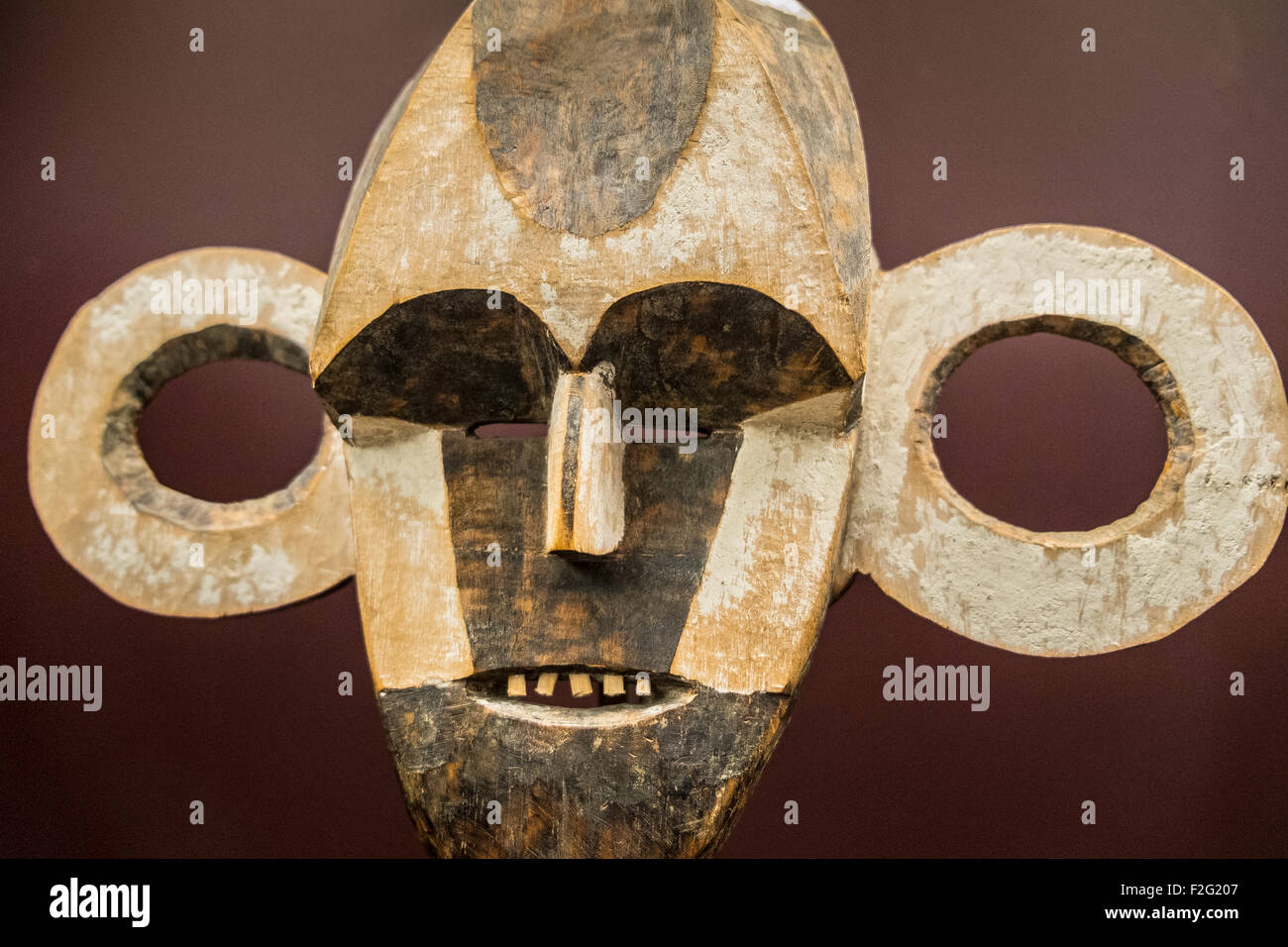 Maschera in legno statua Foto Stock