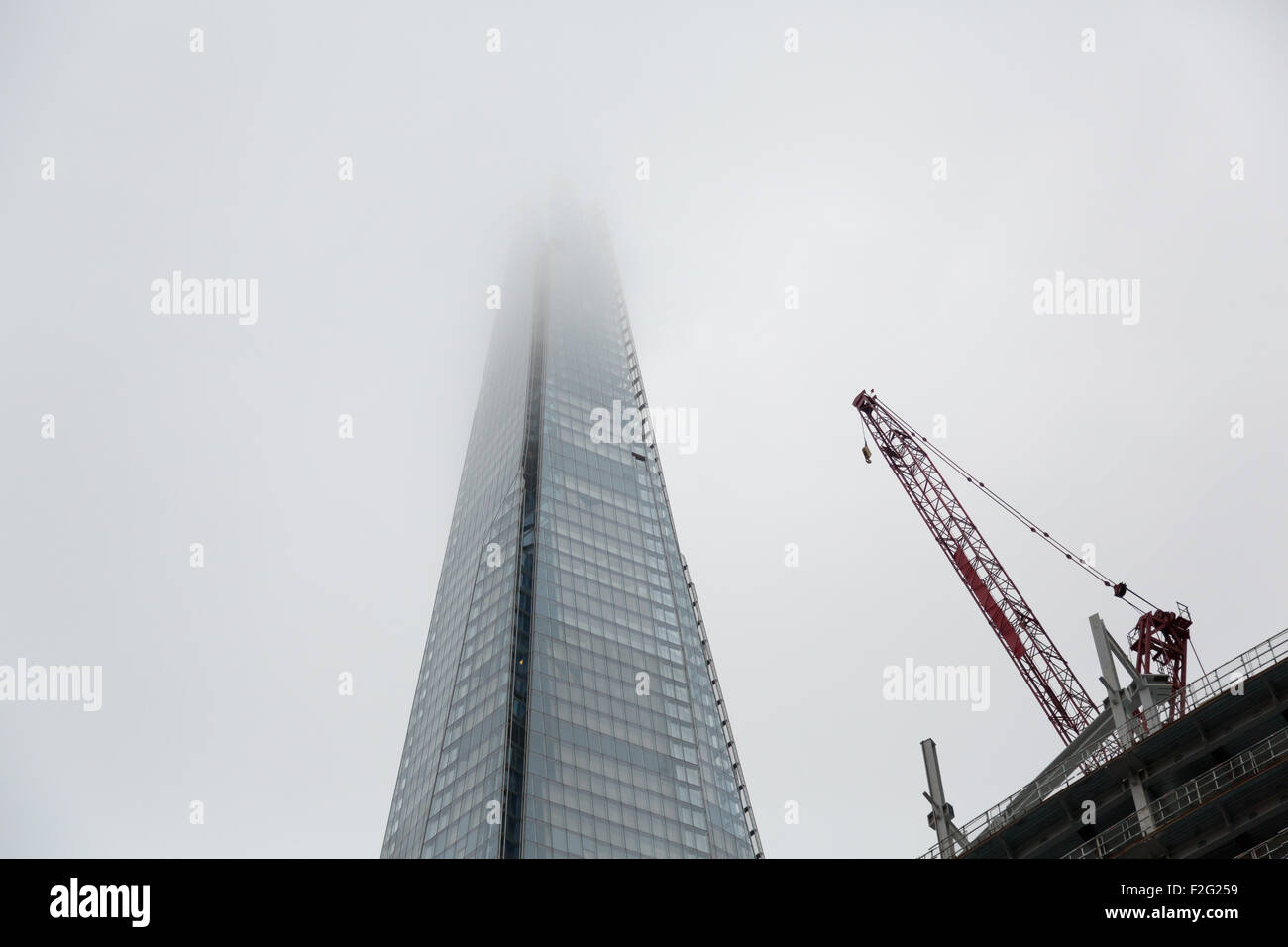 03.06.2012, London, Greater London, Regno Unito - Il coccio (l'Shard) in caso di nebbia. Il grattacielo è il più alto della UE Foto Stock 03.06.2012, London, Greater London, Regno Unito - Il coccio (l'Shard) in caso di nebbia. Il grattacielo è il più alto della UE Foto Stock