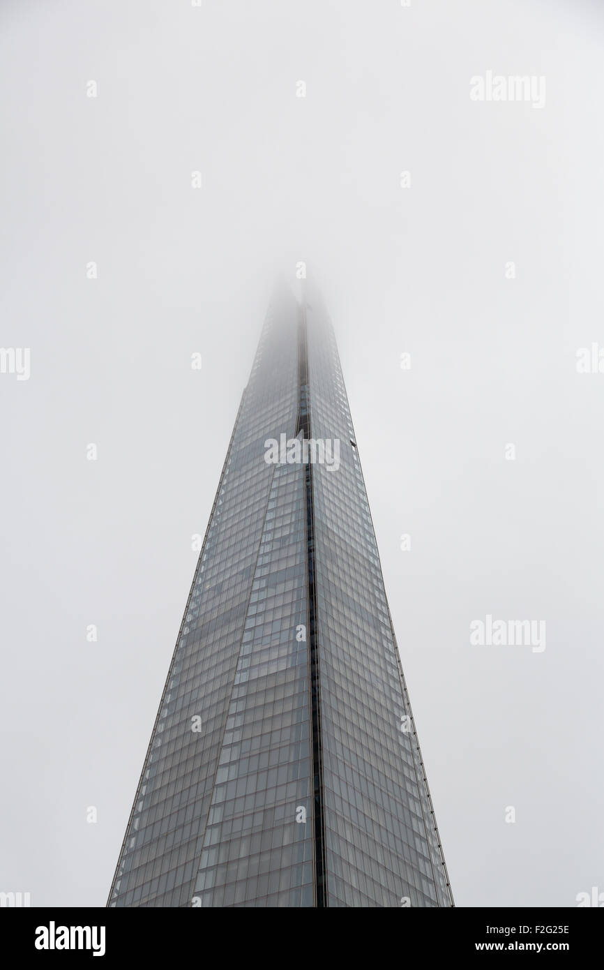 03.06.2012, London, Greater London, Regno Unito - Il coccio (l'Shard) in caso di nebbia. Il grattacielo è il più alto della UE Foto Stock