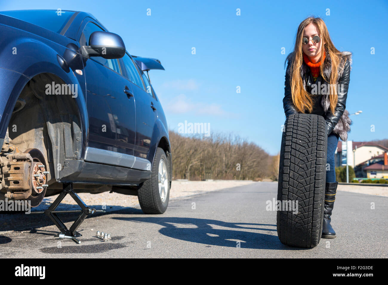 Femmina rotoli biker grande ruota Foto Stock