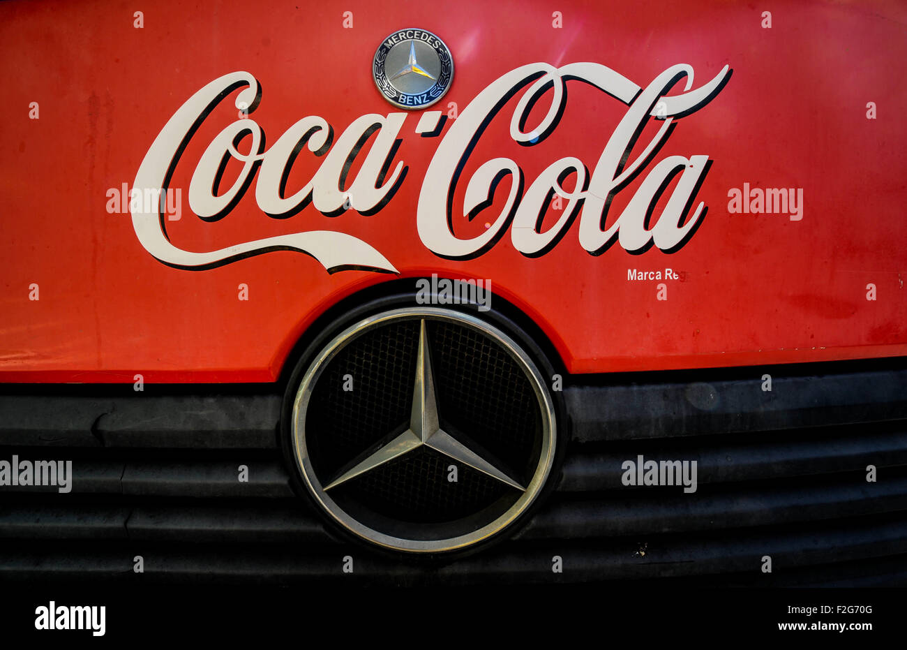 Carrello per la consegna della Coca Cola, Mercedes-Benz- el camión de reparto de Coca Cola, Mercedes-Benz Foto Stock