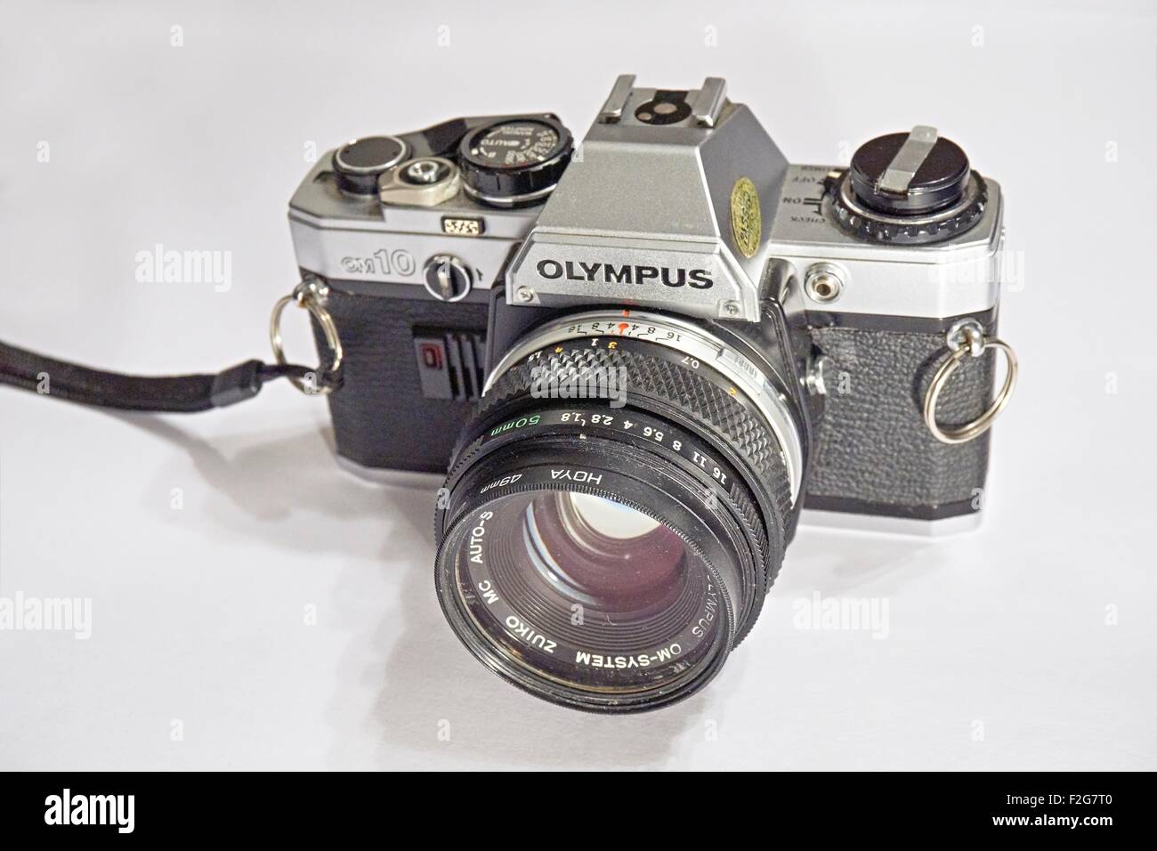 Lanciato nel 1979, il OM10 era un modello entry-level AE fotocamera con TTL luce diretta dosaggio. Un prezzo conveniente motor drive (avvolgitore Foto Stock