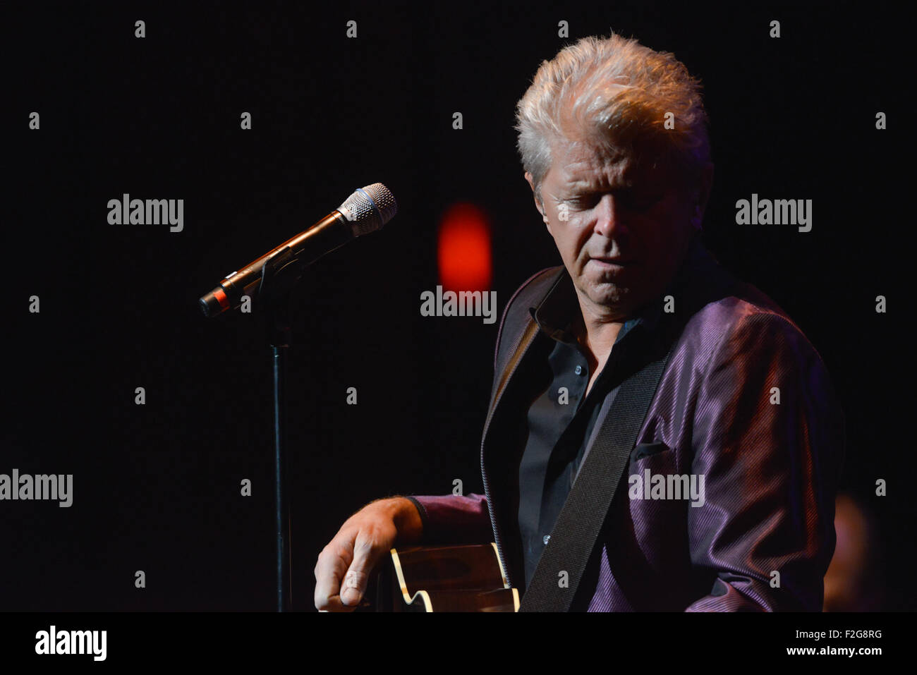 San Antonio, Texas, Stati Uniti d'America. Il 17 settembre 2015. Il cantante Peter Cetera, che fu membro di Chicago e ora ha una riuscita carriera solista esegue il 17 settembre 2015 presso il Teatro Majestic di San Antonio, Texas, Stati Uniti d'America. Credito: Robin Jerstad/Alamy Live News Foto Stock