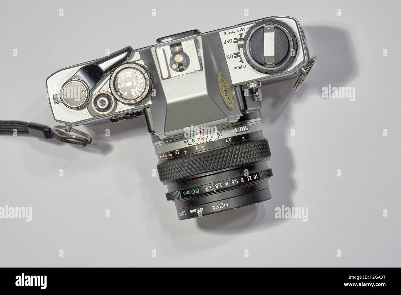 Lanciato nel 1979, il OM10 era un modello entry-level AE fotocamera con TTL luce diretta dosaggio. Un prezzo conveniente motor drive (avvolgitore Foto Stock