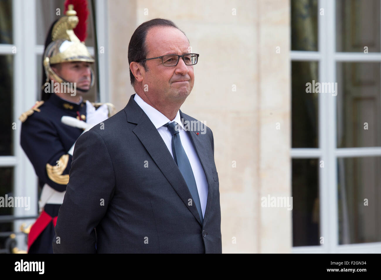 Parigi, Francia. Xviii Sep, 2015. Il Presidente francese Francois Hollande accoglie con favore la visita della Corea del Sud il Primo Ministro Hwang Kyo-ahn (non in foto) prima di una riunione presso l'Elysee Palace a Parigi il 7 settembre 18, 2015. Il Presidente francese Francois Hollande e visita della Corea del Sud il Primo Ministro Hwang Kyo-ahn giurò di consolidare ulteriormente la cooperazione bilaterale in un tentativo di indirizzo global sfide economiche e politiche, la presidenza francese ha detto venerdì. © Nicolas Kovarik/Xinhua/Alamy Live News Foto Stock