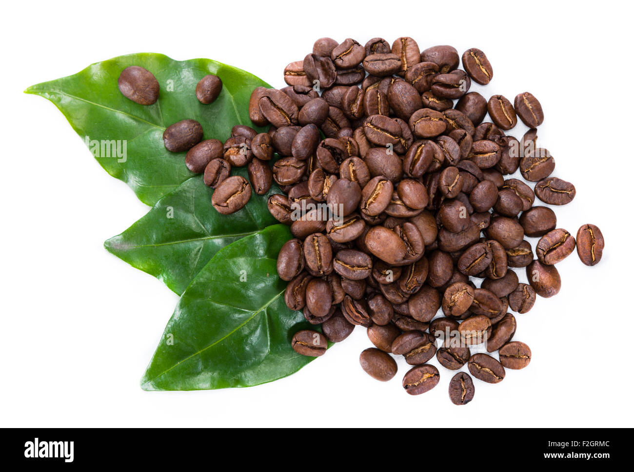 I chicchi di caffè close-up shot (isolato puro su sfondo bianco) Foto Stock