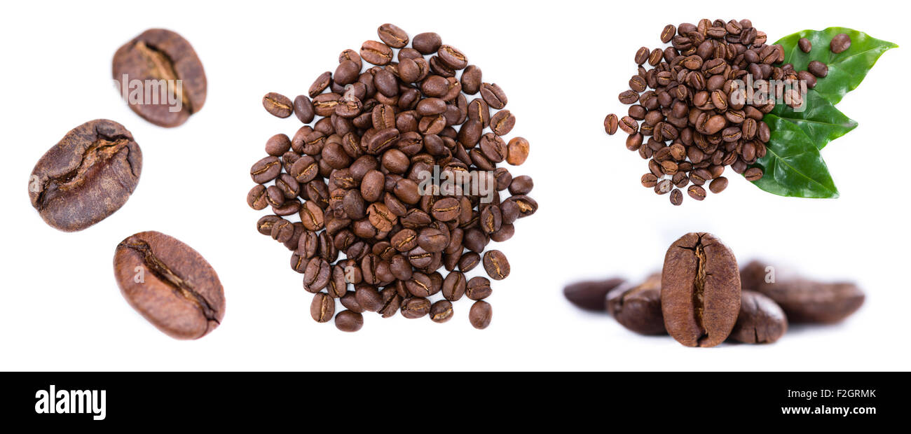 I chicchi di caffè close-up shot (isolato puro su sfondo bianco) Foto Stock