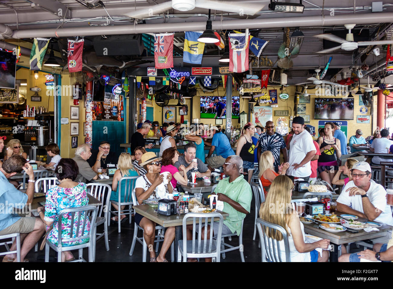 Delray Beach Florida, East Atlantic Avenue, Johnnie Brown's, ristorante ristoranti, ristoranti, ristoranti, ristoranti, caffè, interni, arredamento, clienti, tavoli, FL15041 Foto Stock