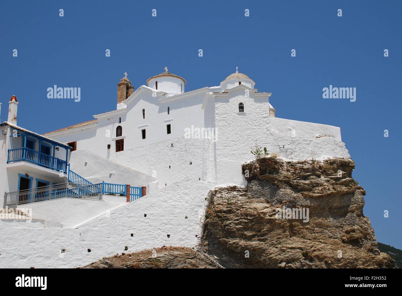 La chiesa di Panagia tou Pyrgou nella città di Skopelos sull'isola greca di Skopelos - location principale del 2008 film Mamma Mia. Foto Stock