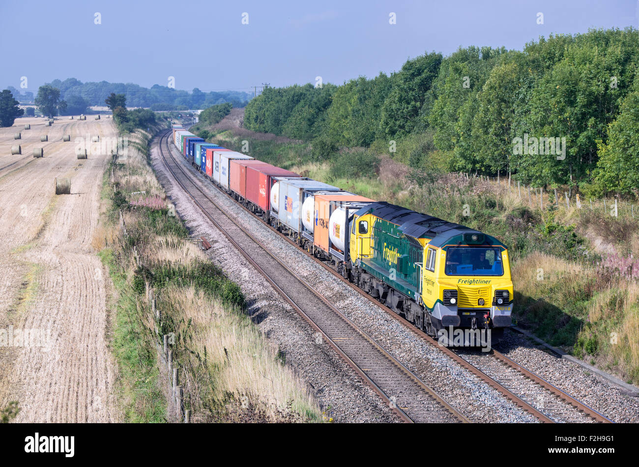 Freightliners 70018 passa attraverso Farleaze Nr Chipping Sodbury su10th Settembre 2015 con 7O70 Wentloog - Southampton intermoda Foto Stock