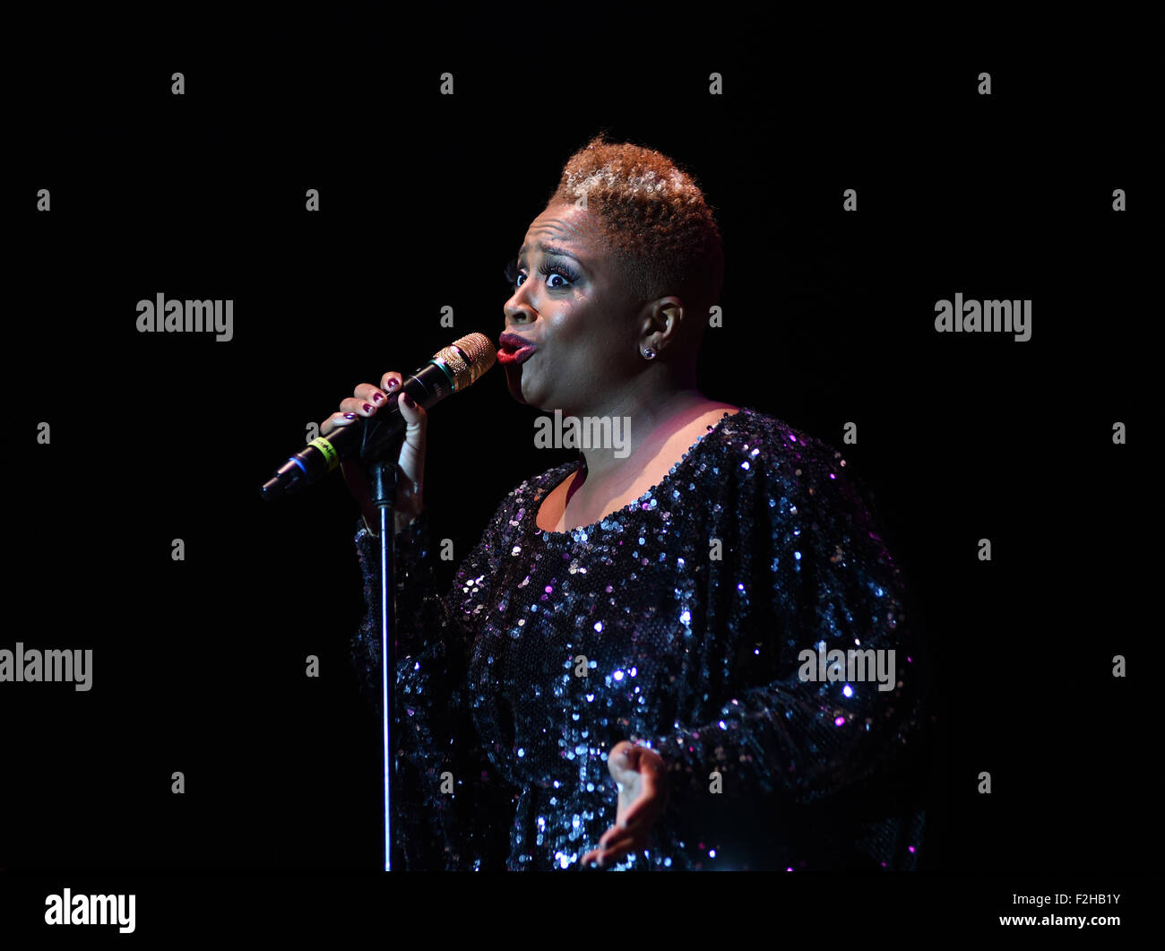 Portsmouth, Virginia, Stati Uniti d'America. Xviii Sep, 2015. AVERY SUNSHINE porta l'anima al NTELOS PAVILION di Portsmouth, in Virginia, il 18 settembre 2015.© Jeff Moore 2015 © Jeff Moore/ZUMA filo/Alamy Live News Foto Stock