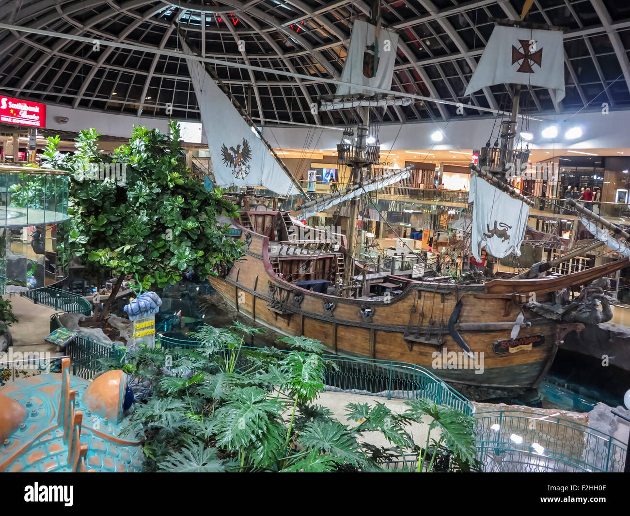 Interno del West Edmonton Mall in Alberta, Canada. Foto Stock