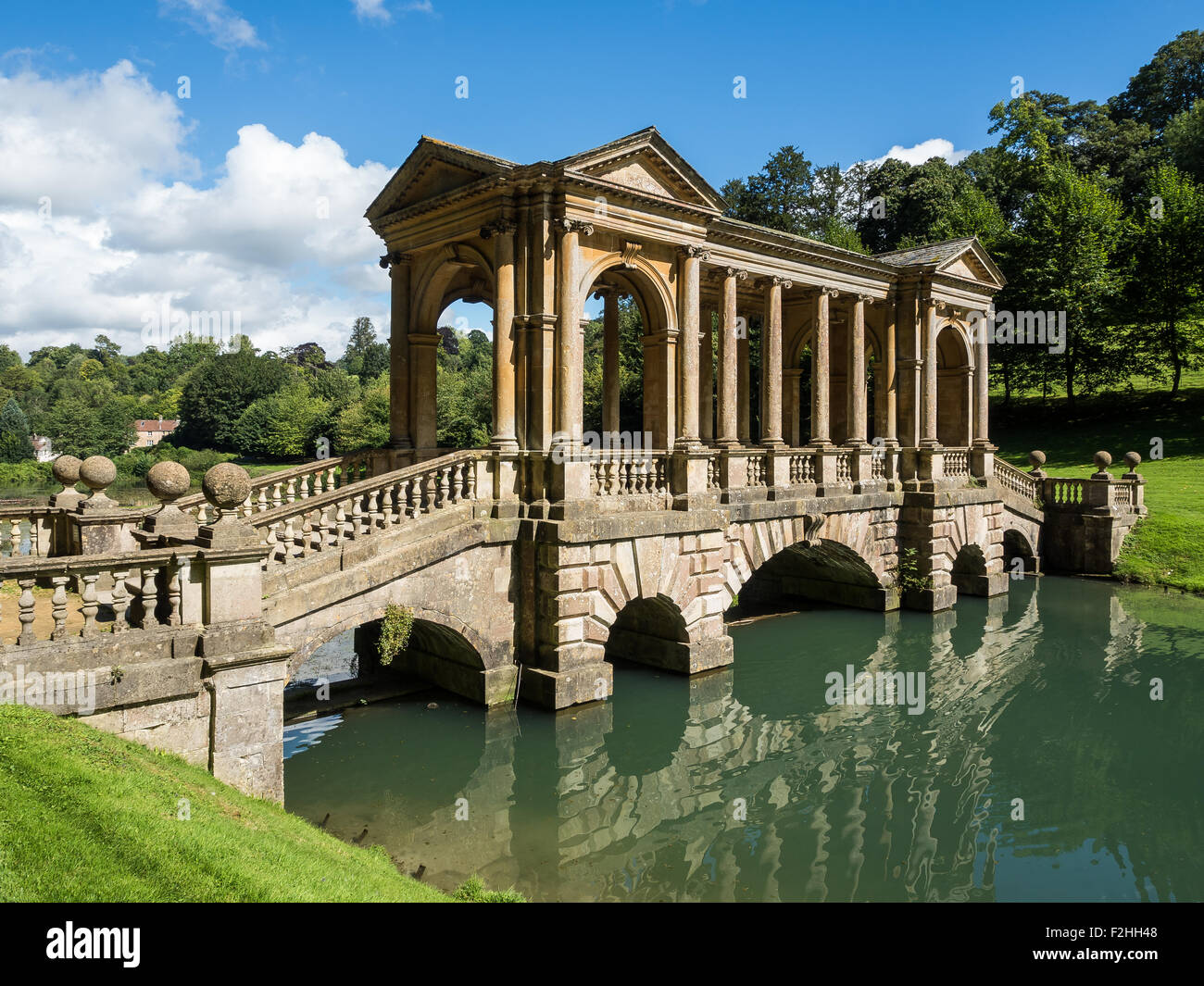 Palladiano ponte sopra il lago in prima Park Foto Stock