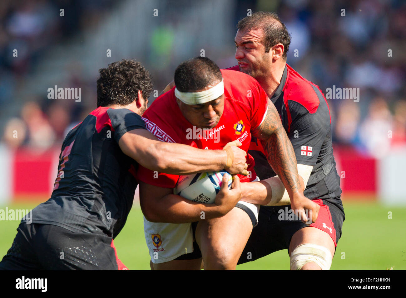 Gloucester, Regno Unito. Xix Sep, 2015. Coppa del Mondo di rugby. Tonga contro Georgia. Sila Puafisi di Tonga è fermato da Mamuka Gorgodze e Viktor Kolelishvili della Georgia. Credito: Azione Sport Plus/Alamy Live News Foto Stock