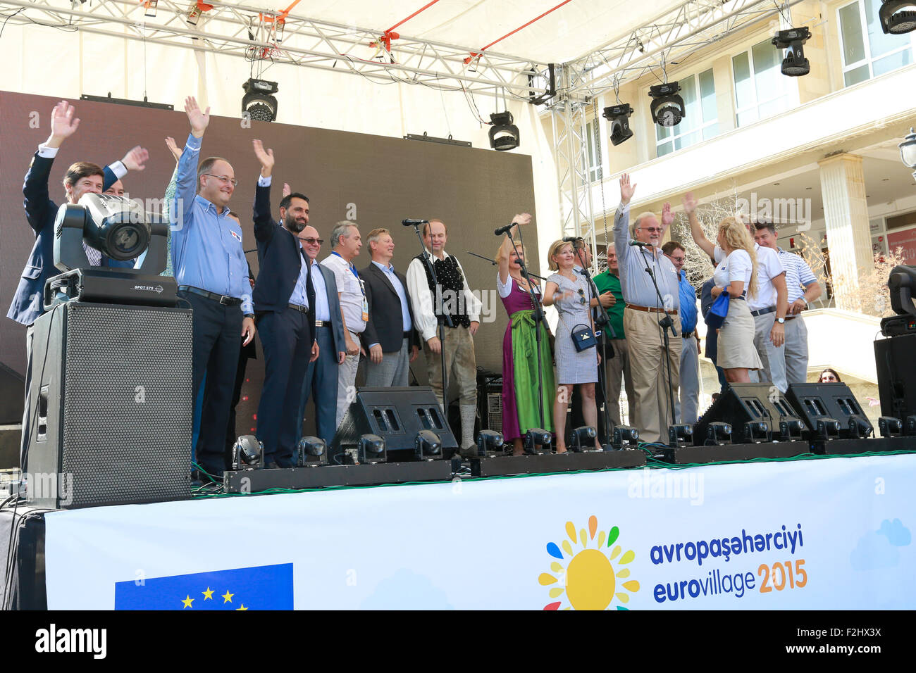 Baku in Azerbaijan. Xix Sep, 2015. Gli ambasciatori di diversi paesi dell'UE hanno partecipato all'durante la terza "Eurovillage 2015" a Baku. © Aziz Karimov/Pacific Press/Alamy Live News Foto Stock