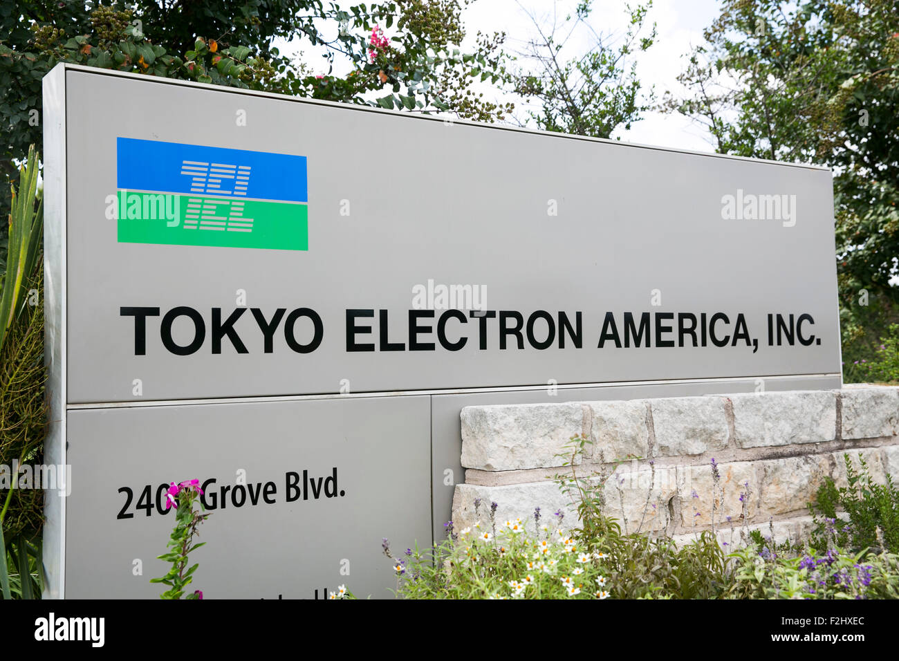 Un segno del logo al di fuori di una struttura occupata da Tokyo Electron America, Inc. di Austin, in Texas, il 11 settembre 2015. Foto Stock