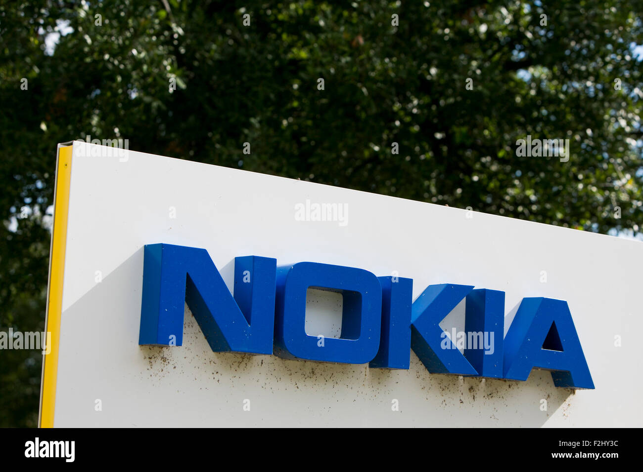 Un segno del logo al di fuori di una struttura occupata da Nokia Corporation in Irving, Texas, il 13 settembre 2015. Foto Stock
