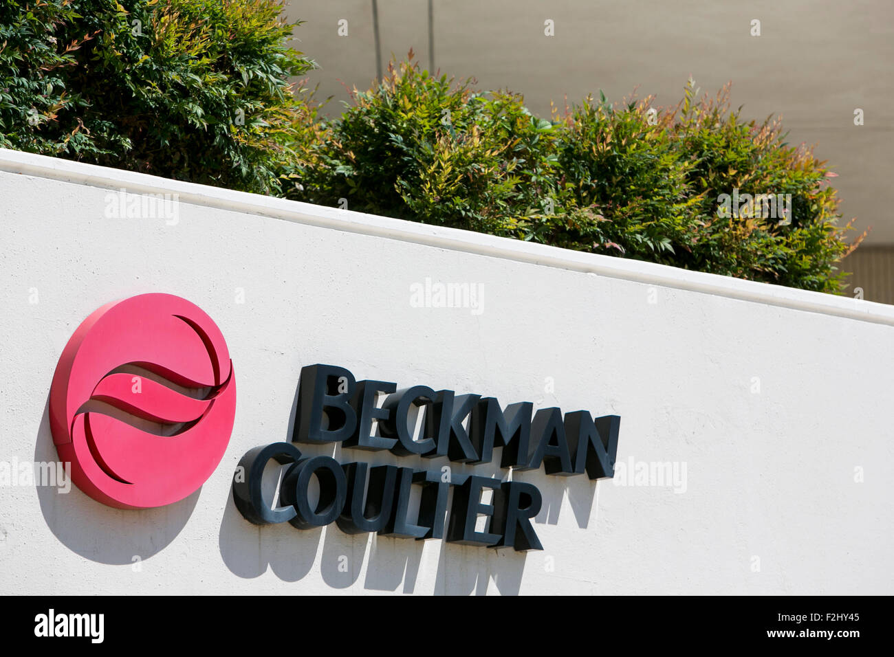 Un segno del logo al di fuori di una struttura occupata da Beckman Coulter Inc., in Irving, Texas, il 13 settembre 2015. Foto Stock