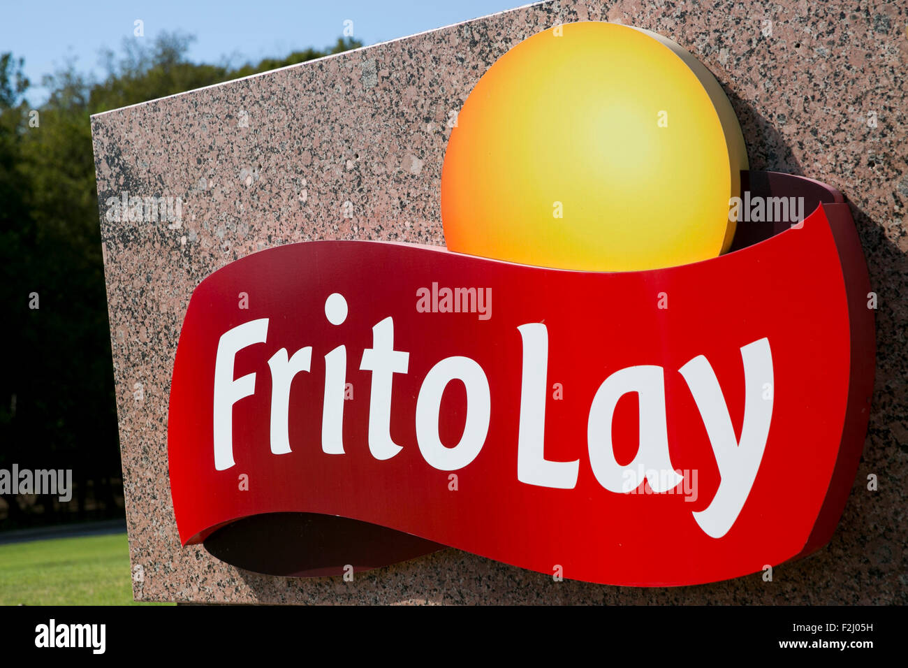Un logo segno al di fuori della sede di Frito-Lay, Inc., una consociata di PepsiCo, in Plano, Texas, il 12 settembre 2015. Foto Stock