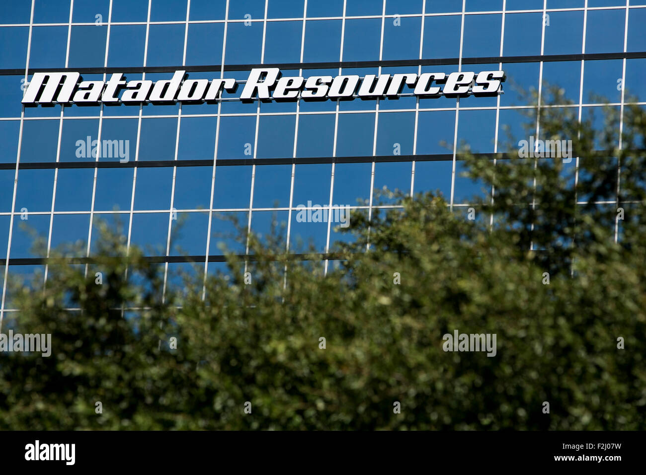 Un logo segno al di fuori della sede del Matador Resources Company a Dallas, in Texas, il 12 settembre 2015. Foto Stock