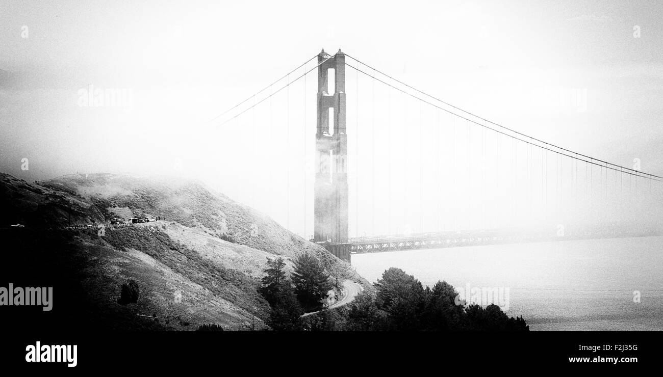 Sospensione ponte sull'oceano Pacifico, il Ponte Golden Gate e la baia di San Francisco, San Francisco, California, Stati Uniti d'America Foto Stock