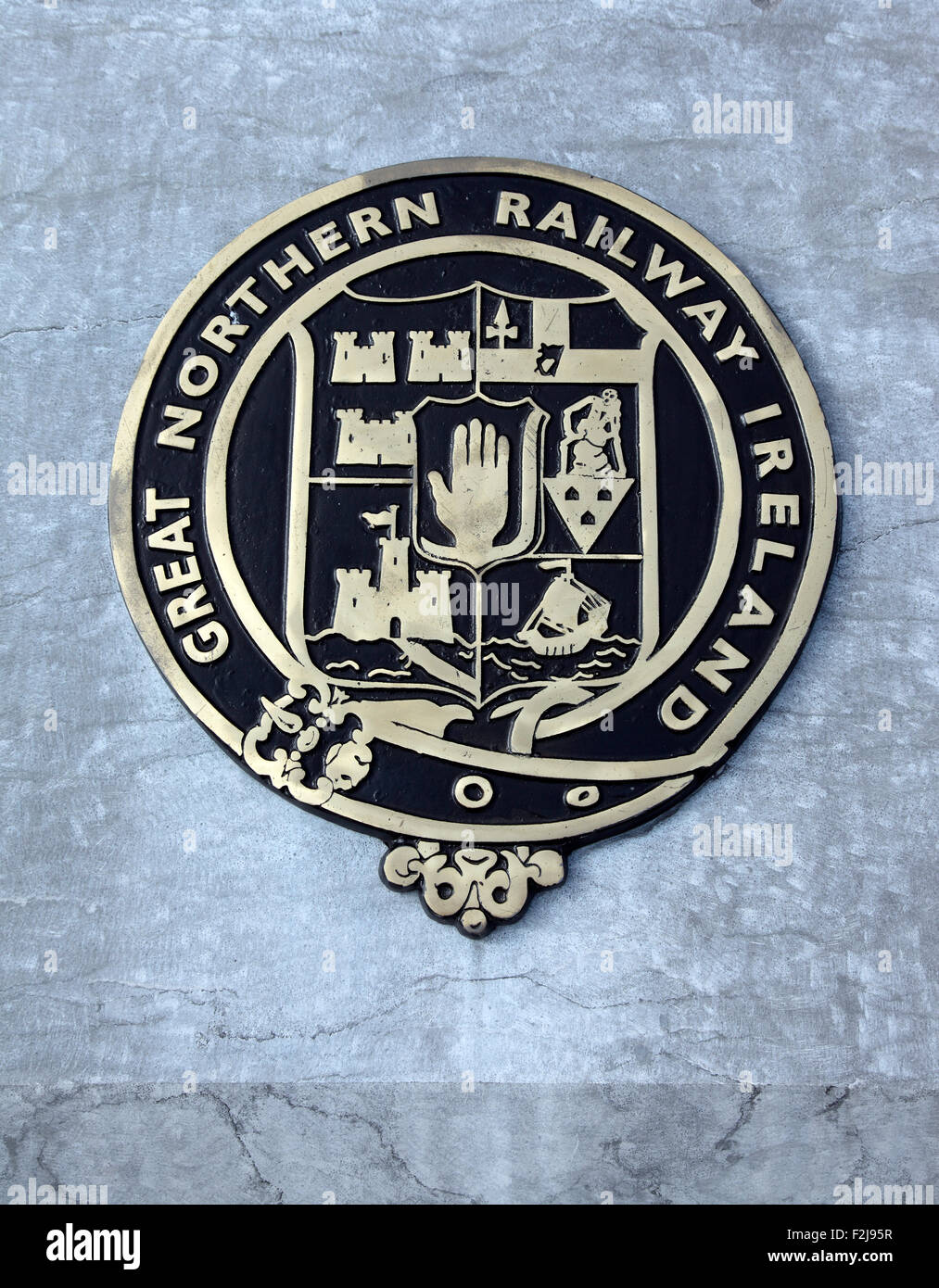 Lapide che ricorda la defunta grande ferrovia settentrionale Irlanda di Dundalk, Irlanda Foto Stock