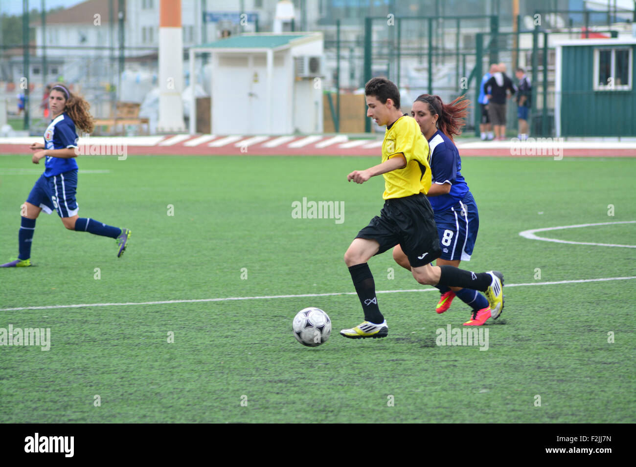 Gibilterra. 19 Settembre, 2015. Sabato 19 Settembre 2015 come parte della UEFA Grassroots day organizzato dal Gibilterra fa, la donna della squadra nazionale di fronte una selezione dalla Special Olympics. Le donne guidato da un nuovo capo della divisione e il pullman è uscito 2-1 vincitori. Credito: Stephen Ignacio/Alamy Live News Foto Stock