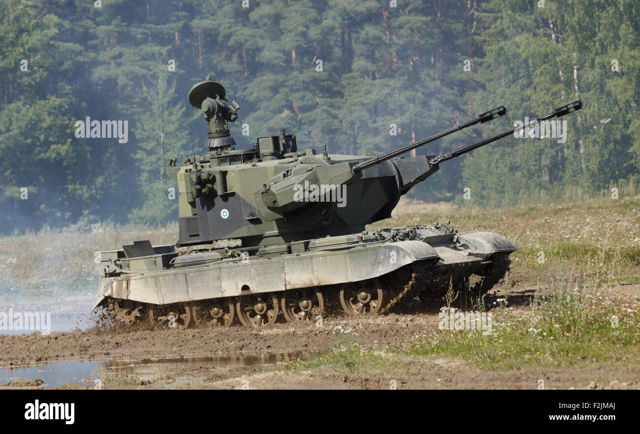 Marksman AA-veicolo dell'esercito finlandese ha la mobilità e la protezione di un serbatoio, con il computer di controllo del fuoco di twin cannon. Foto Stock