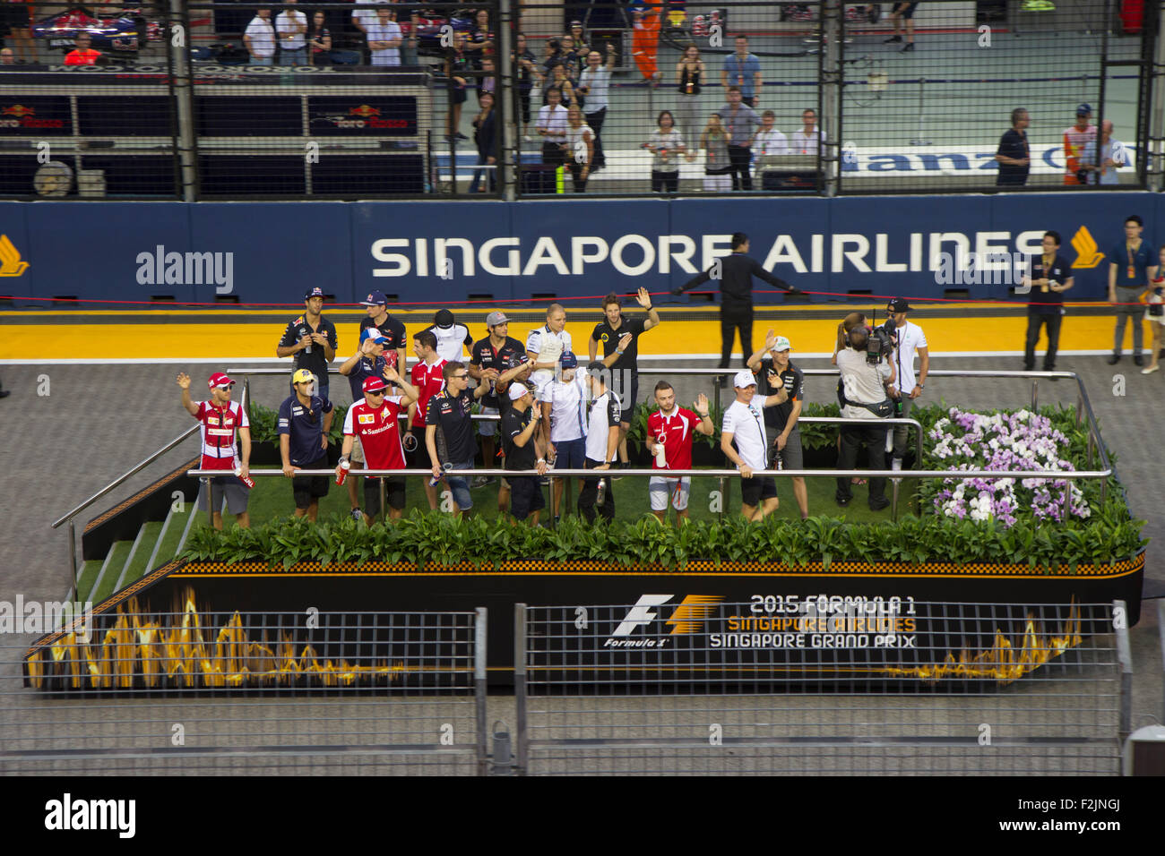 Singapore. Xx Settembre, 2015. F1 driver su una parata dei piloti giro intorno a Singapore Street il circuito Grand Prix di Formula 1 Credito: Chung Jin Mac/Alamy Live News Foto Stock