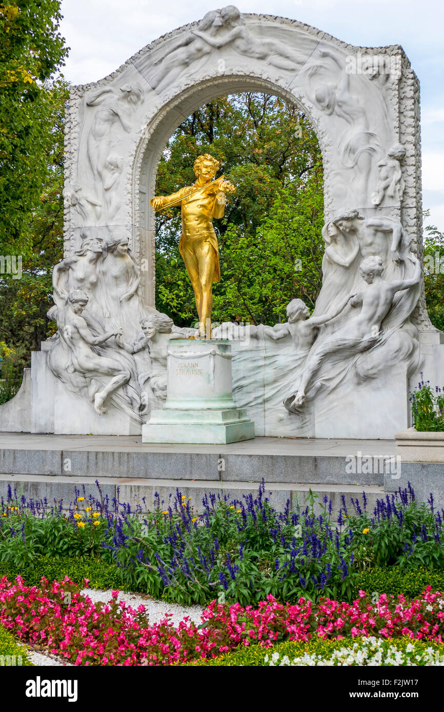 Un monumento al compositore Johann Strauss II, 1825-1899, Stadtpark parco municipale, Vienna, Vienna, Austria, Europa Foto Stock