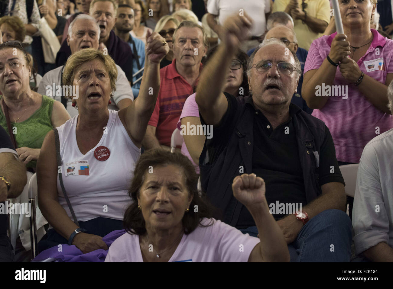 Atene, Grecia. Xx Settembre, 2015. SYRIZA sostenitori allietare come SYRIZA ha conquistato una vittoria netta in greco elezioni nazionali. © Nikolas Georgiou/ZUMA filo/Alamy Live News Foto Stock