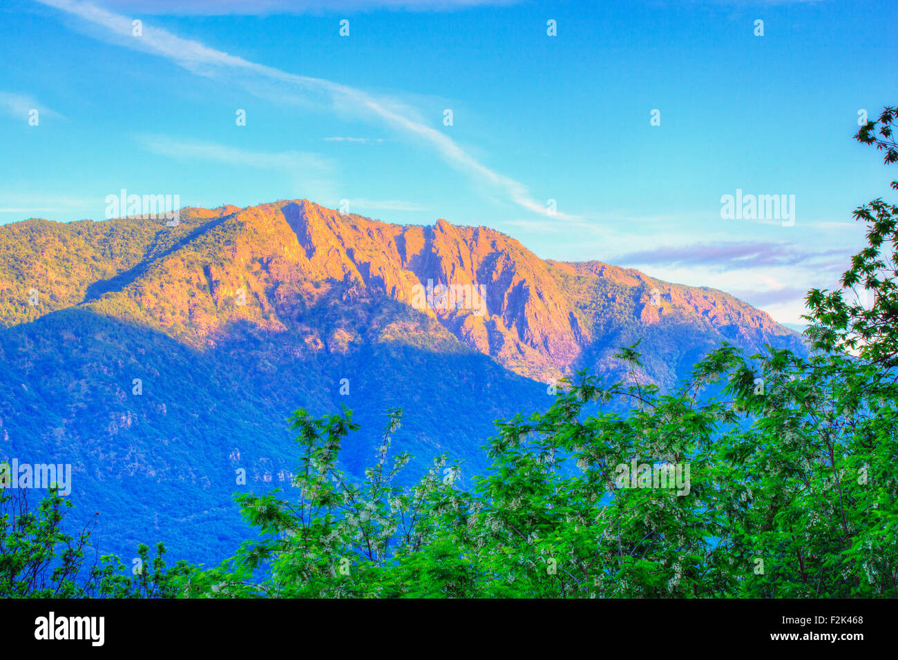 Vista del Mottarone in Italia Foto Stock