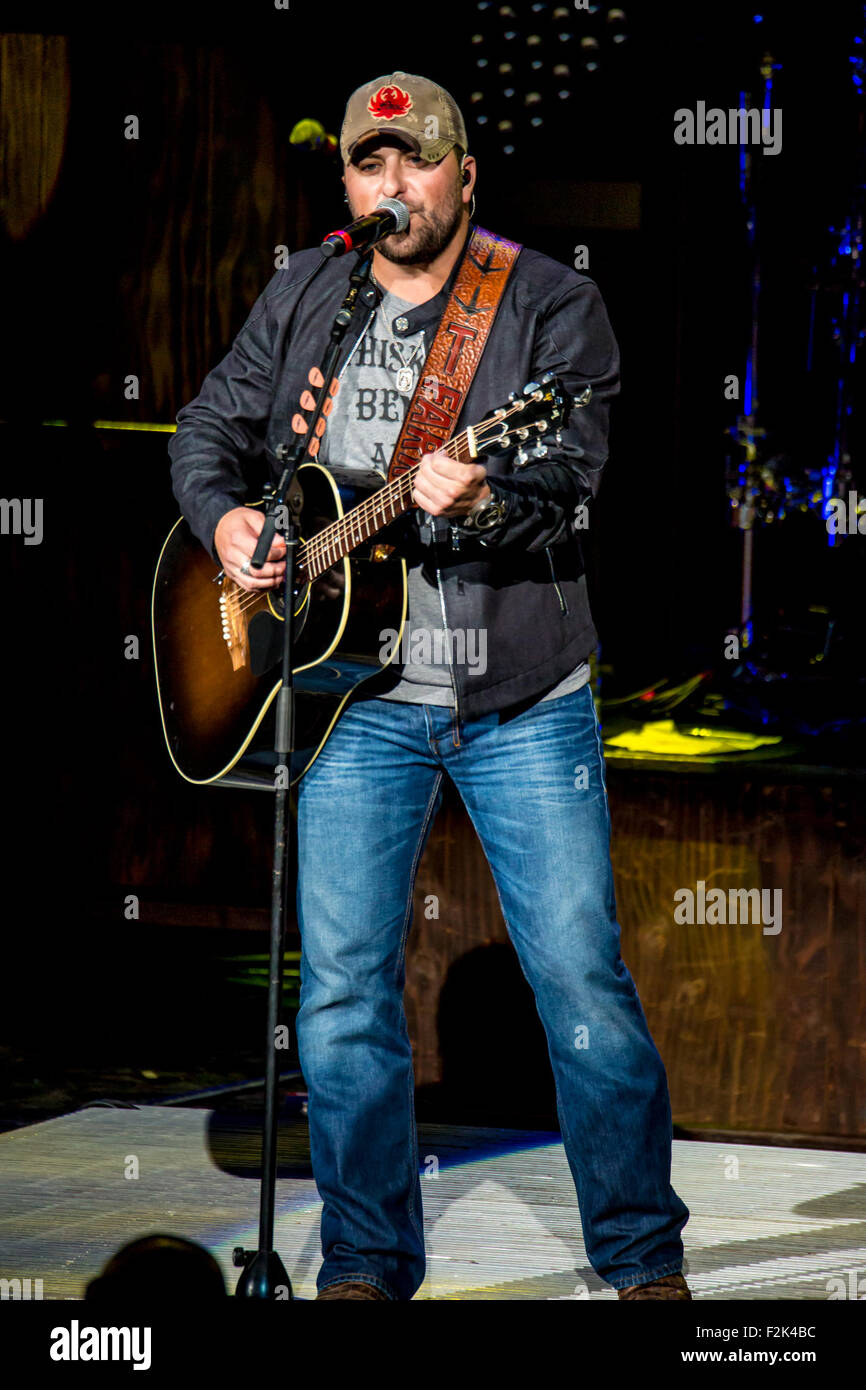 Clarkston, Michigan, Stati Uniti d'America. Xviii Sep, 2015. TYLER FARR eseguendo su JASON ALDEAN's 2015 Burn It Down Tour al DTE Energy Music Theatre di Clarkston, mi il 18 settembre 2015 © Marc Nader/ZUMA filo/Alamy Live News Foto Stock